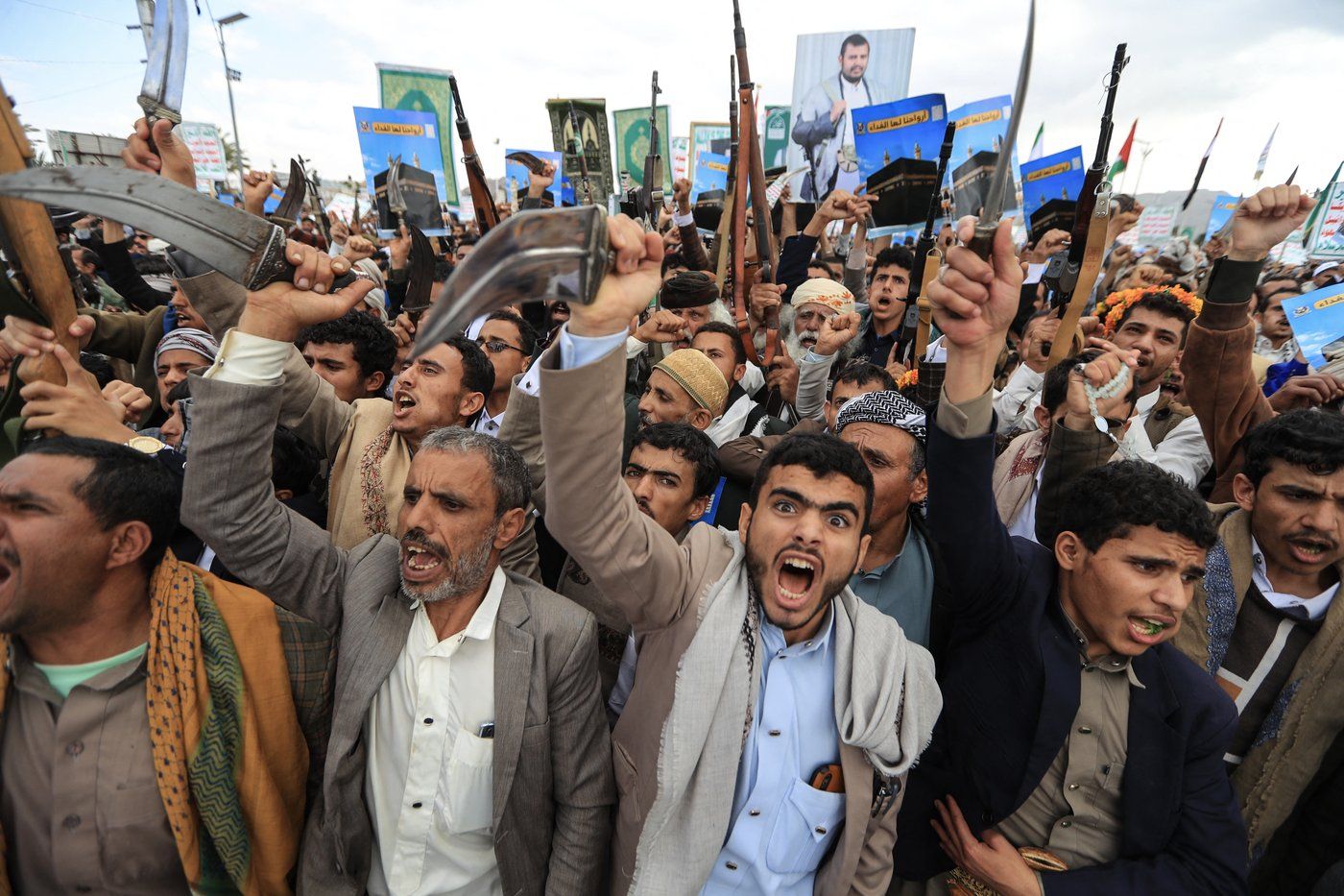 Saudi reports fresh Houthi attacks as France offers military support