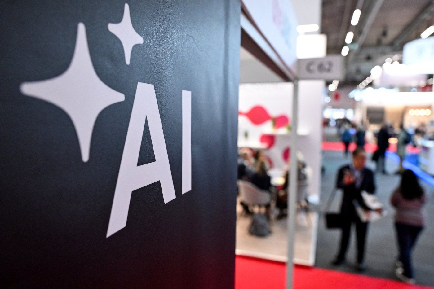 Trump renames AI 'super intelligence,' rejects international oversight
