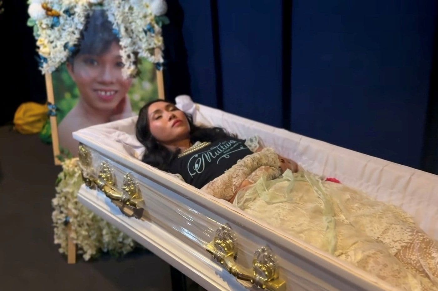 Sassa Gurl turns heads with coffin stunt at ‘Multwoh’ premiere