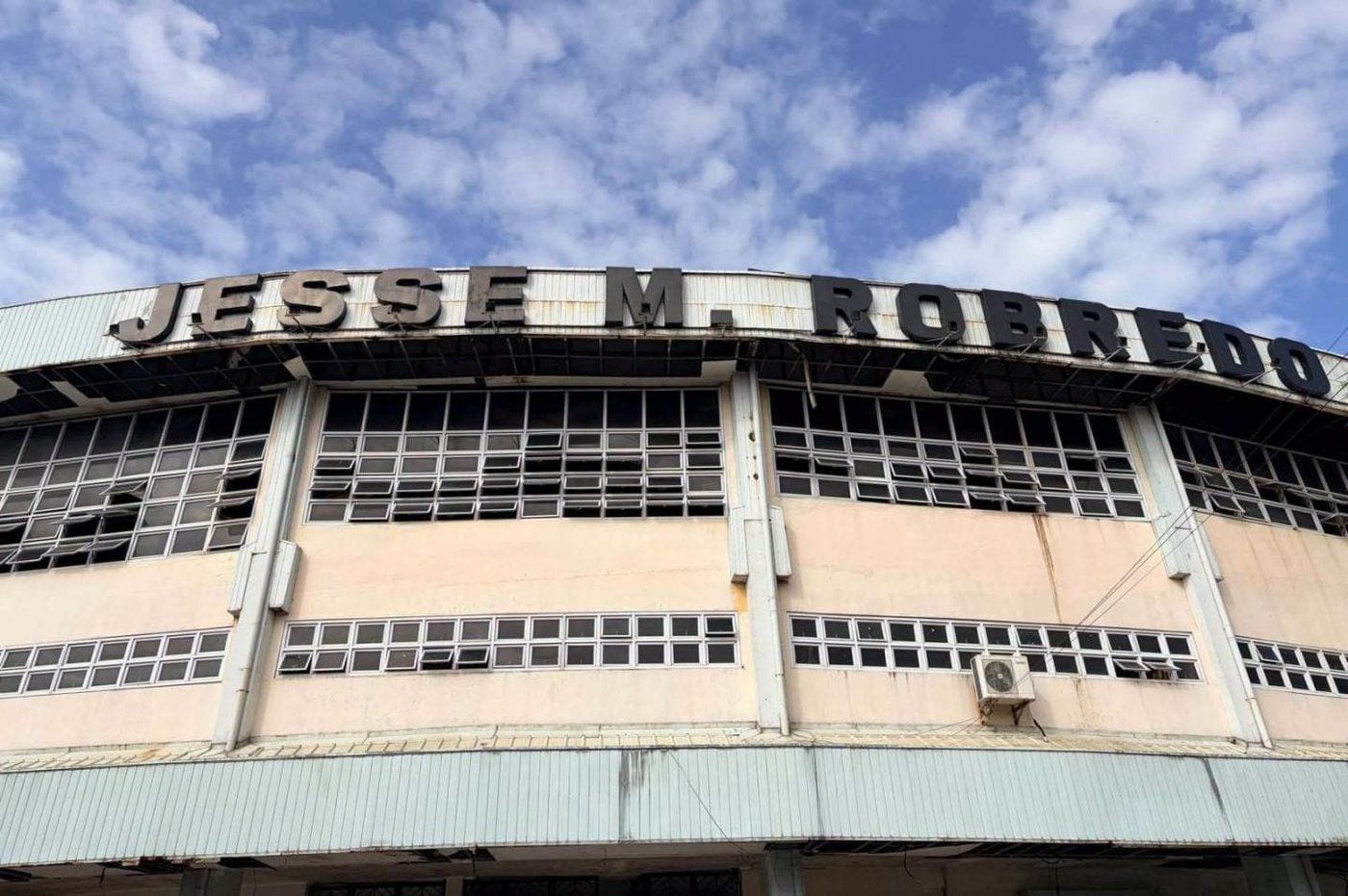 Leni Robredo clarifies P500-M grant for Naga coliseum repair